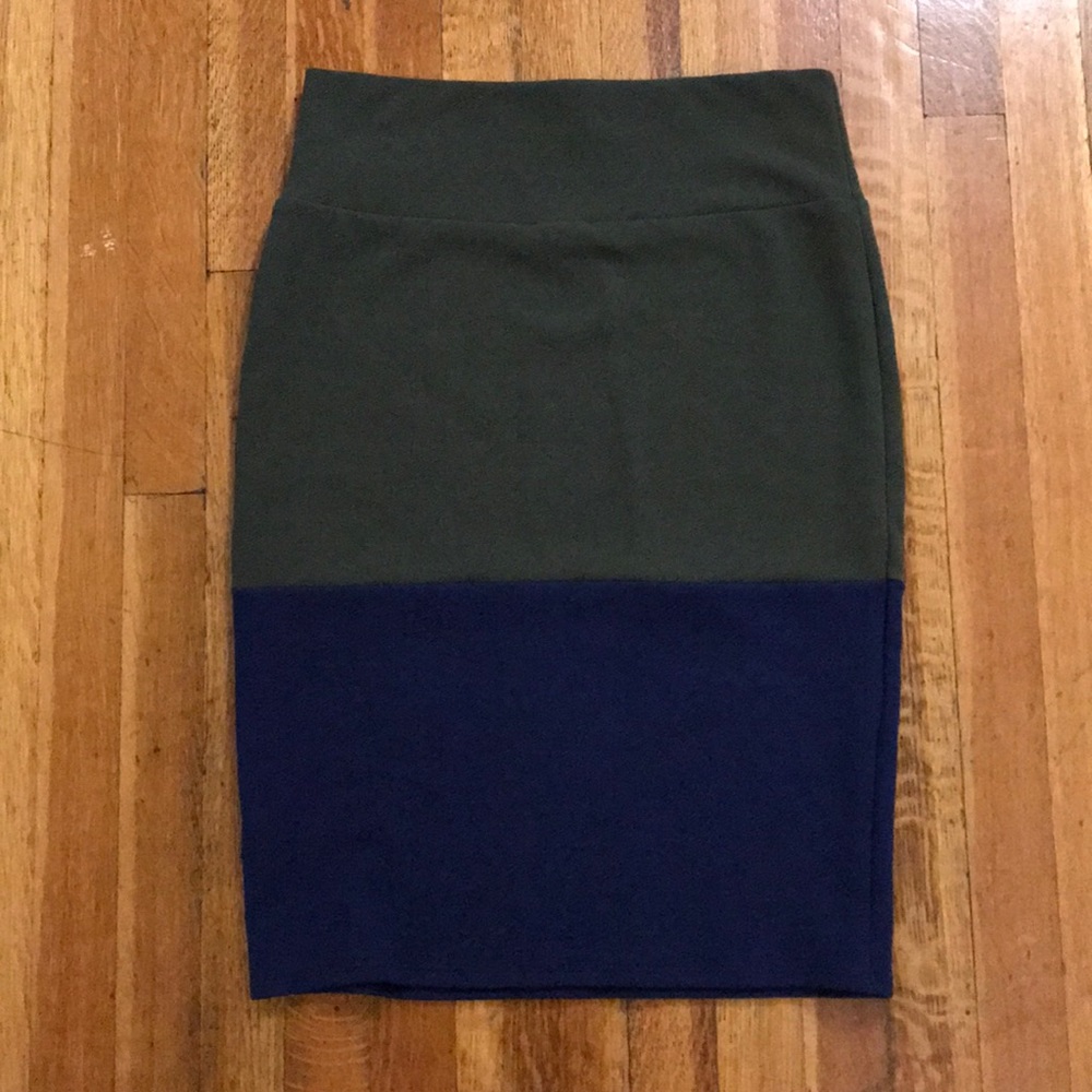 LulaRoe Cassie skirt in colorblock - Picture 2 of 3